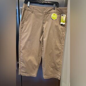 New NWT Lee Natural Fit Instantly slims you Capri pants size 12